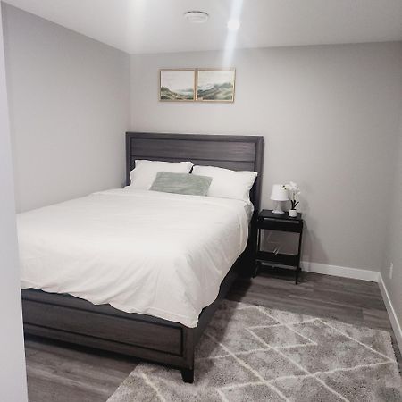 Fabulous And Cozy Guest Suite YYC Esterno foto